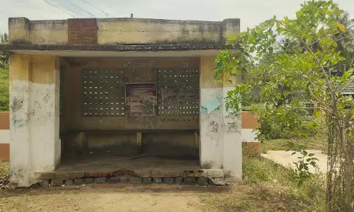 பயணிகள் நிழற்குடை அமைக்கப்படுமா?