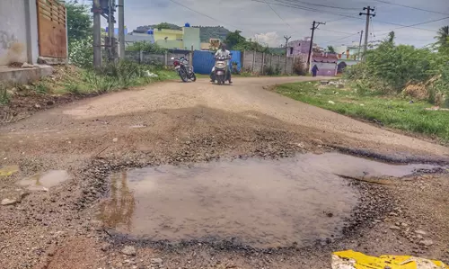 சாலை பள்ளம் சீரமைக்கப்படுமா? சாலை பள்ளம் சீரமைக்கப்படுமா?