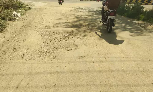 சாலை சீரமைக்கப்படுமா? சாலை சீரமைக்கப்படுமா?