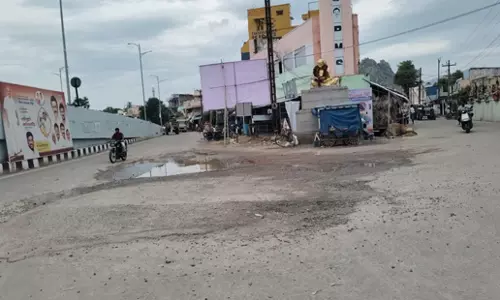 தார் சாலை அமைப்பார்களா?