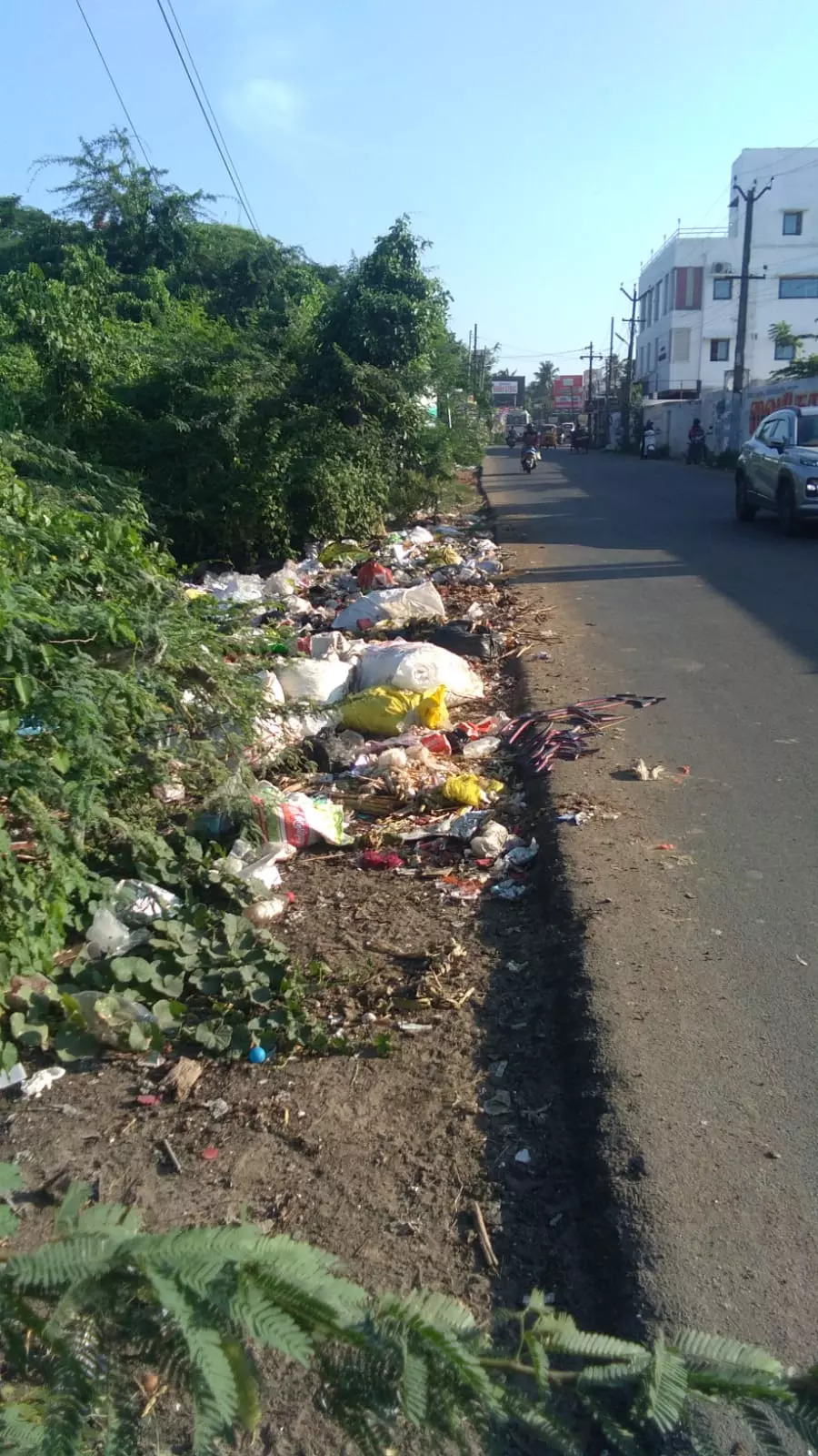 குவிந்து கிடக்கும் குப்பைகள் குவிந்து கிடக்கும் குப்பைகள்