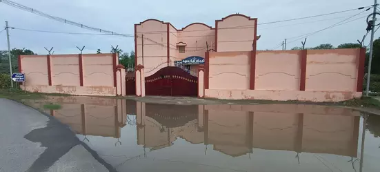 விடுதி முன்பு தேங்கிய மழைநீர் விடுதி முன்பு தேங்கிய மழைநீர்