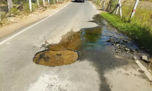 குழாய் உடைப்பால் வீணாகும் குடிநீர் குழாய் உடைப்பால் வீணாகும் குடிநீர்