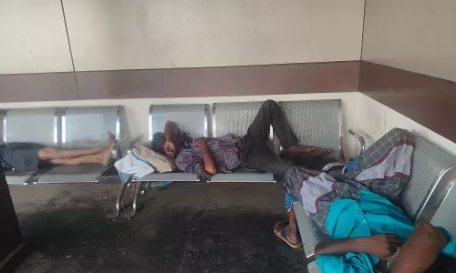 போதை ஆசாமிகள் அட்டகாசம் போதை ஆசாமிகள் அட்டகாசம்
