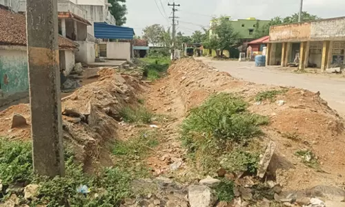கிடப்பில் போடப்பட்ட கால்வாய் பணி