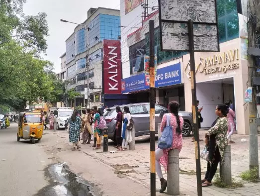பயணிகள் கோரிக்கை பயணிகள் கோரிக்கை